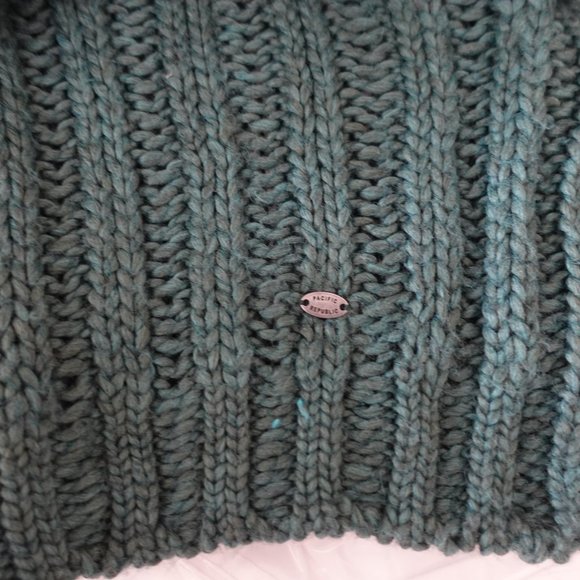 Dark Green Sweater - Picture 5 of 5